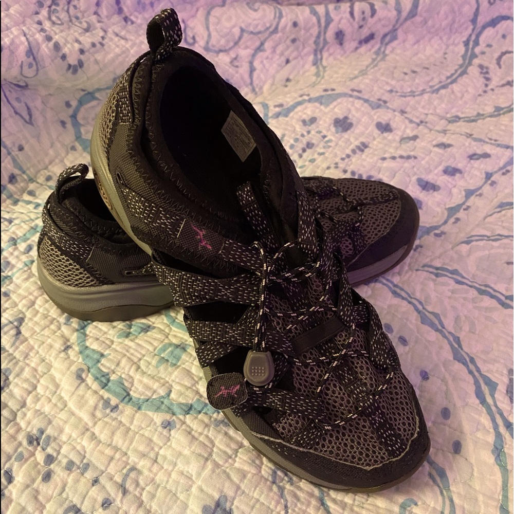 Chacos Outcross Water Shoes, Women’s size 7, Euro 38